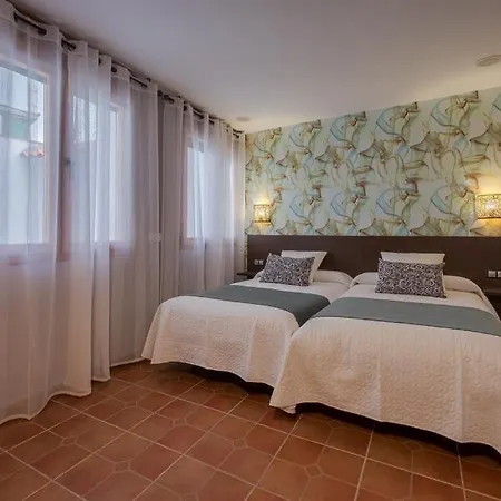 El Griel No Disponemos De Recepción Física Frühstückspension